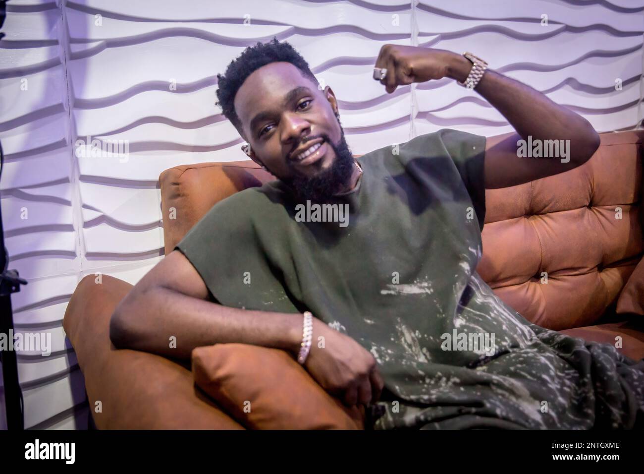 Patoranking, è uno dei musicisti di maggior successo della Nigeria visto nel suo studio di registrazione. Foto Stock