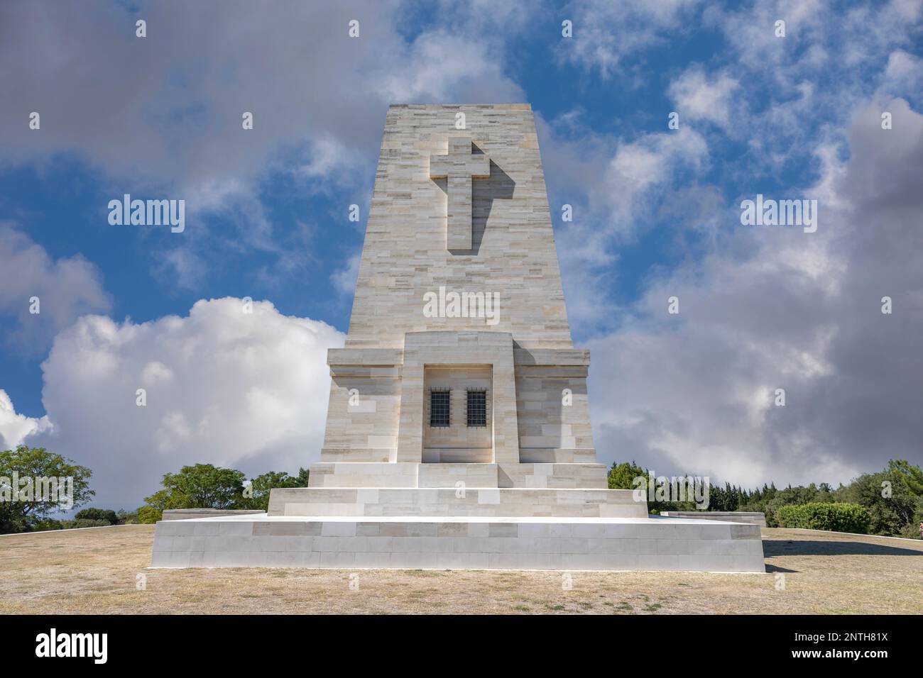 Gallipoli, Canakkale, Turchia - 26 settembre 2021: Monumento in memoria dei soldati Anzac che hanno perso la vita a Gallipoli, Canakkale, pino iconico Foto Stock