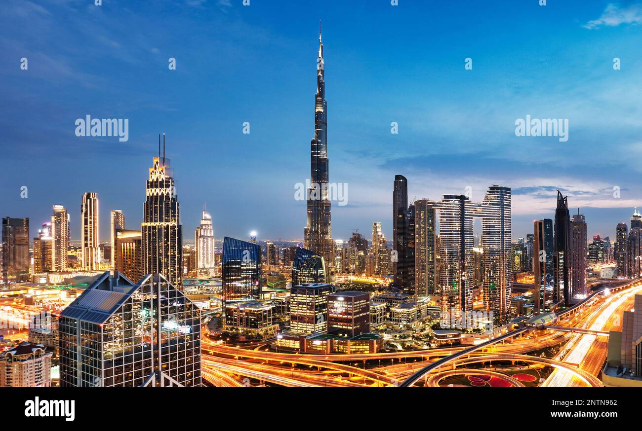 Incredibile notte skyline del centro di Dubai, Emirati Arabi Uniti Foto Stock