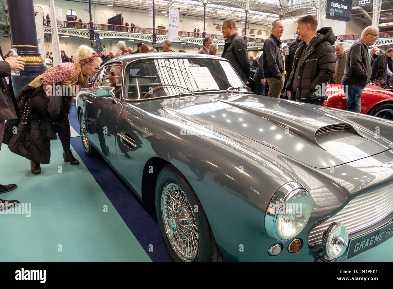 Aston Martin DB5 al London Classic Car Show all'Olympia UK 2023 Foto Stock