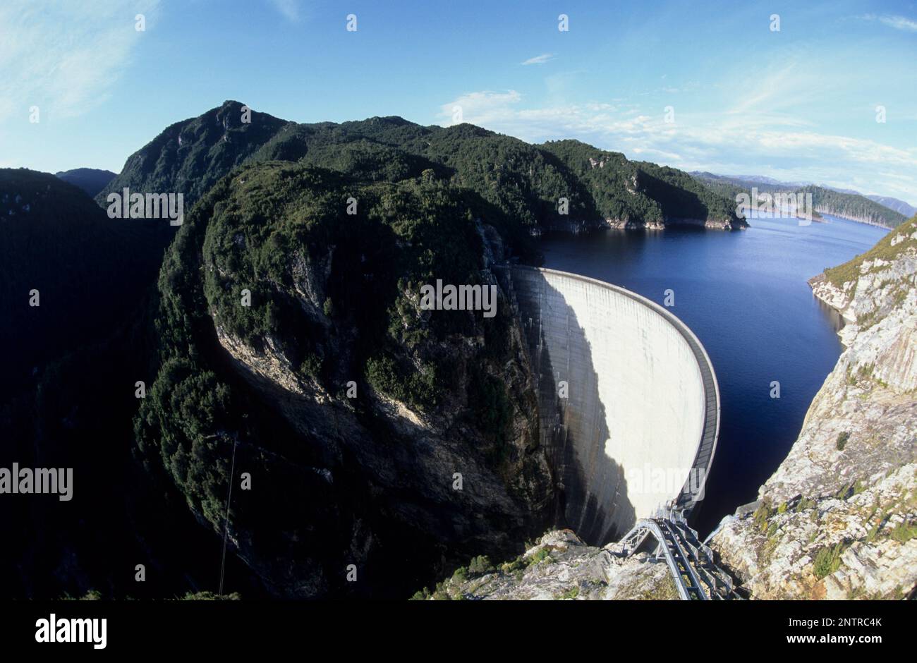 Australia, Tasmania, la diga di Gordon al lago Pedder nel Parco Nazionale del Sud-Ovest, patrimonio mondiale dell'umanità. Foto Stock
