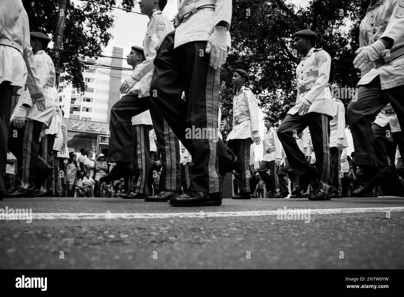 Salvador, Bahia, Brasile - 07 settembre 2016: Ritratto in bianco e nero degli studenti della scuola dell'esercito sfilano il giorno dell'indipendenza brasiliana nella città di SAL Foto Stock