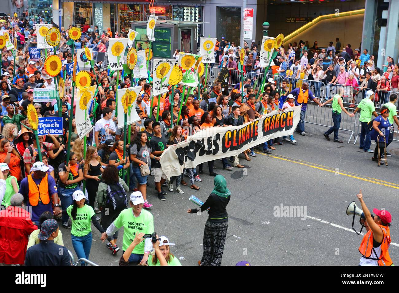 21 settembre 2014, New York. Giovani attivisti del clima alla guida della marcia popolare sul clima a NYC. Foto Stock