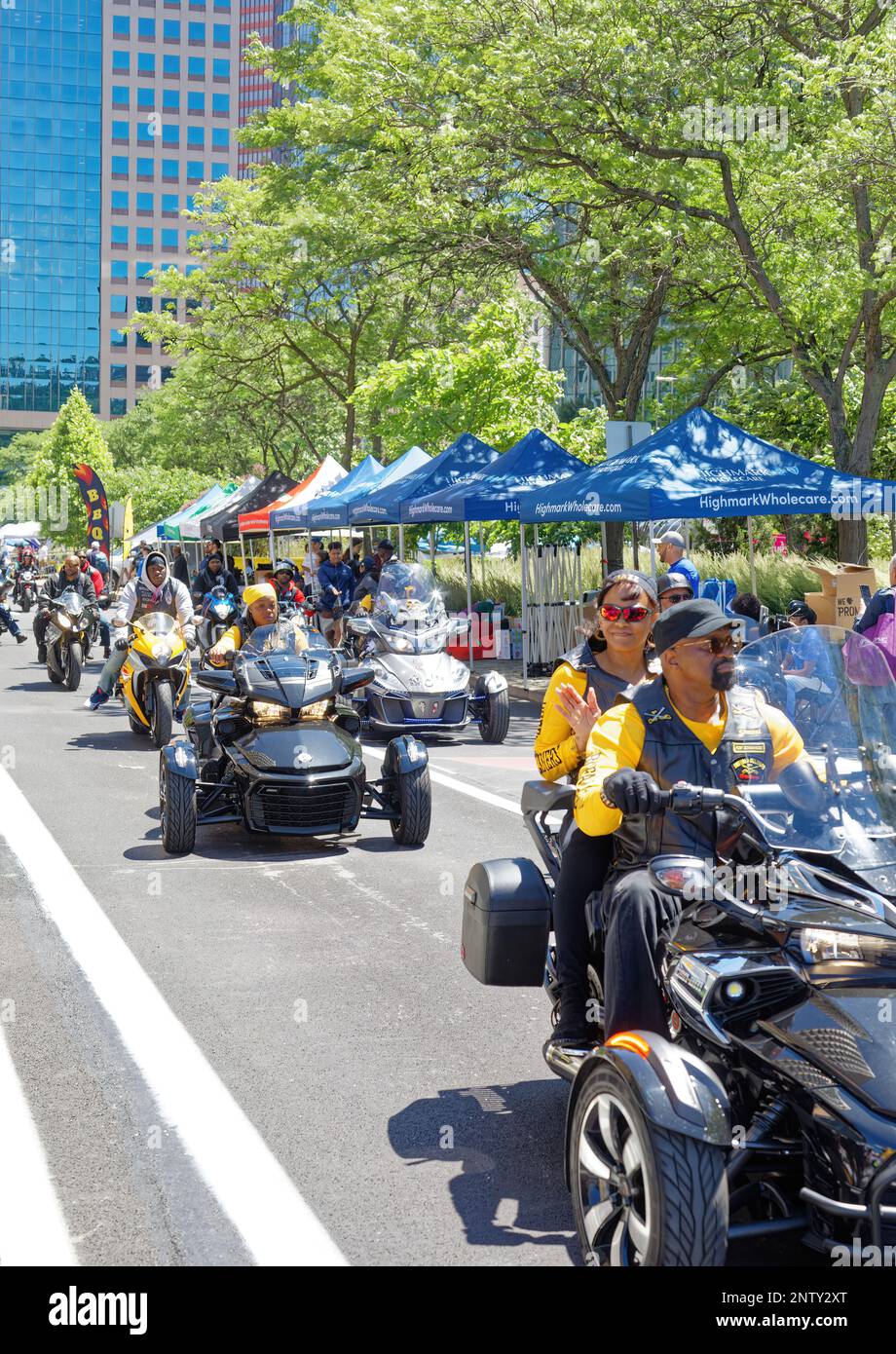 Buffalo Soldiers Moto Club in parata alla celebrazione del 2022 giugno 2022 di Pittsburgh, 18 giugno. Liberty Avenue a Commonwealth Place. Foto Stock