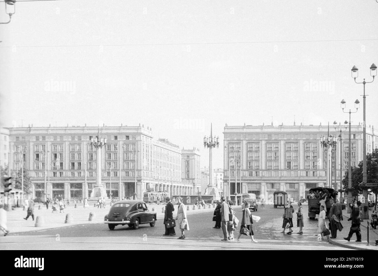 Centro di Varsavia, Plac Konstytucji, Varsavia, Mazovia, Polonia, 1956 Foto Stock