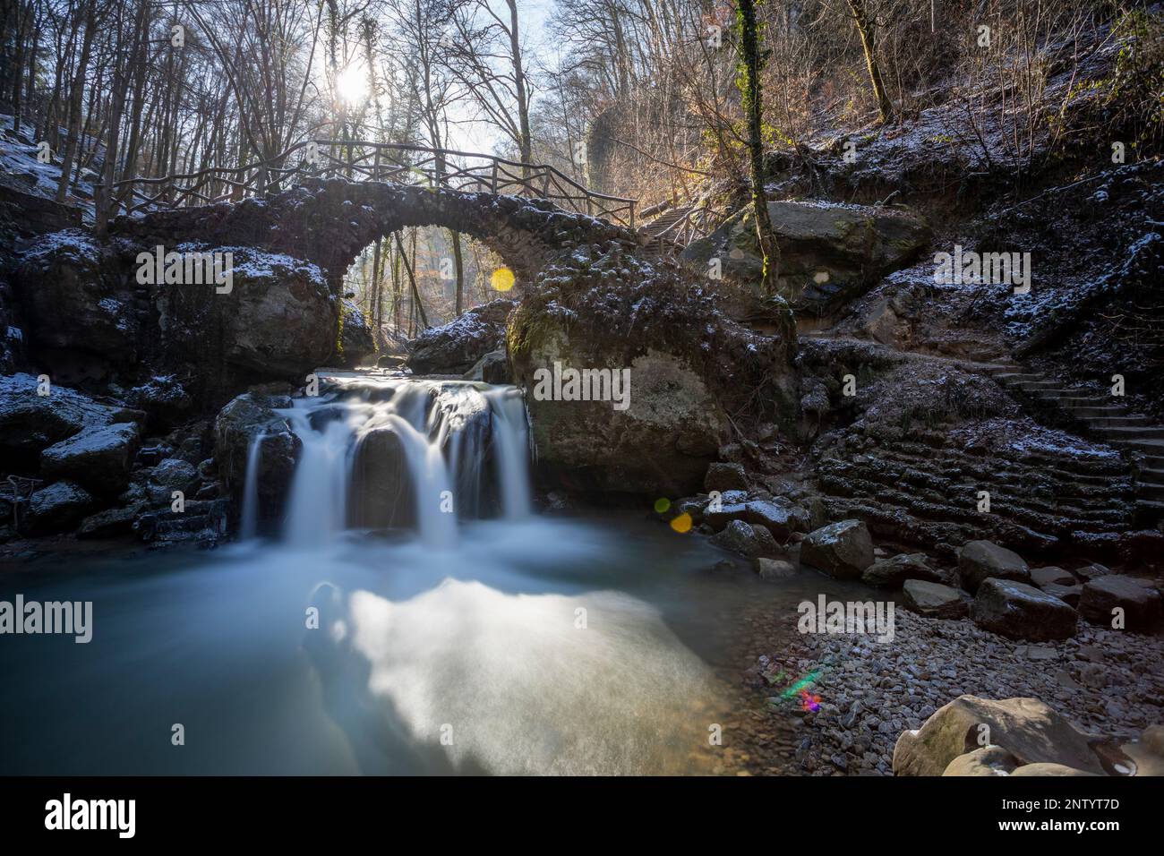 Europa, Lussemburgo, Mullerthal, la cascata di Schiessentümpel in inverno Foto Stock