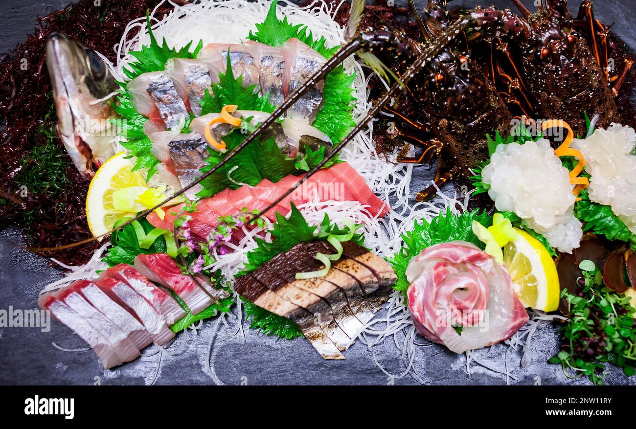 Il sushi e il sashimi, Hotel Nakanoshima, Katsuura village, Kumano Kodo, Nakahechi percorso, Wakayama, Kinki, Giappone. Foto Stock
