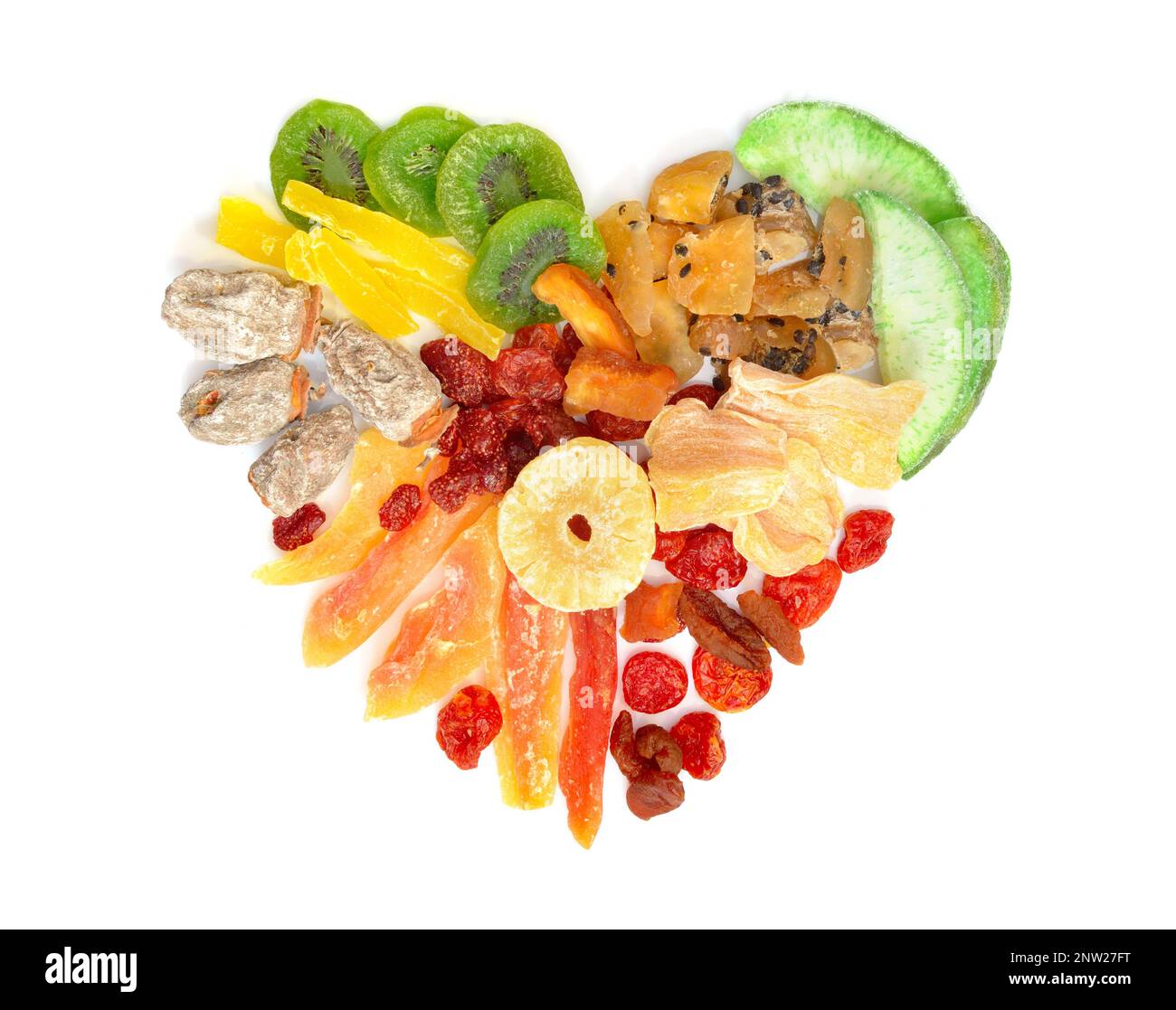 Frutta secca mix. Ha la forma di un cuore. Isolato su sfondo bianco Foto Stock