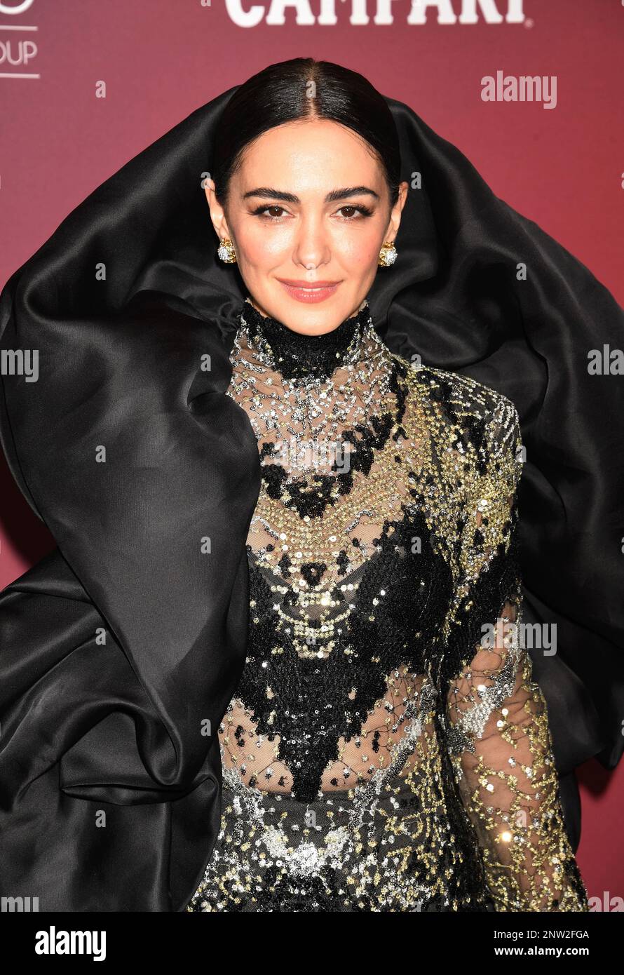 LOS ANGELES, CALIFORNIA - FEBBRAIO 27: Nazanin Boniadi partecipa al 25th° annuale Costume Designers Guild Awards al Fairmont Century Plaza il Febbraio Foto Stock