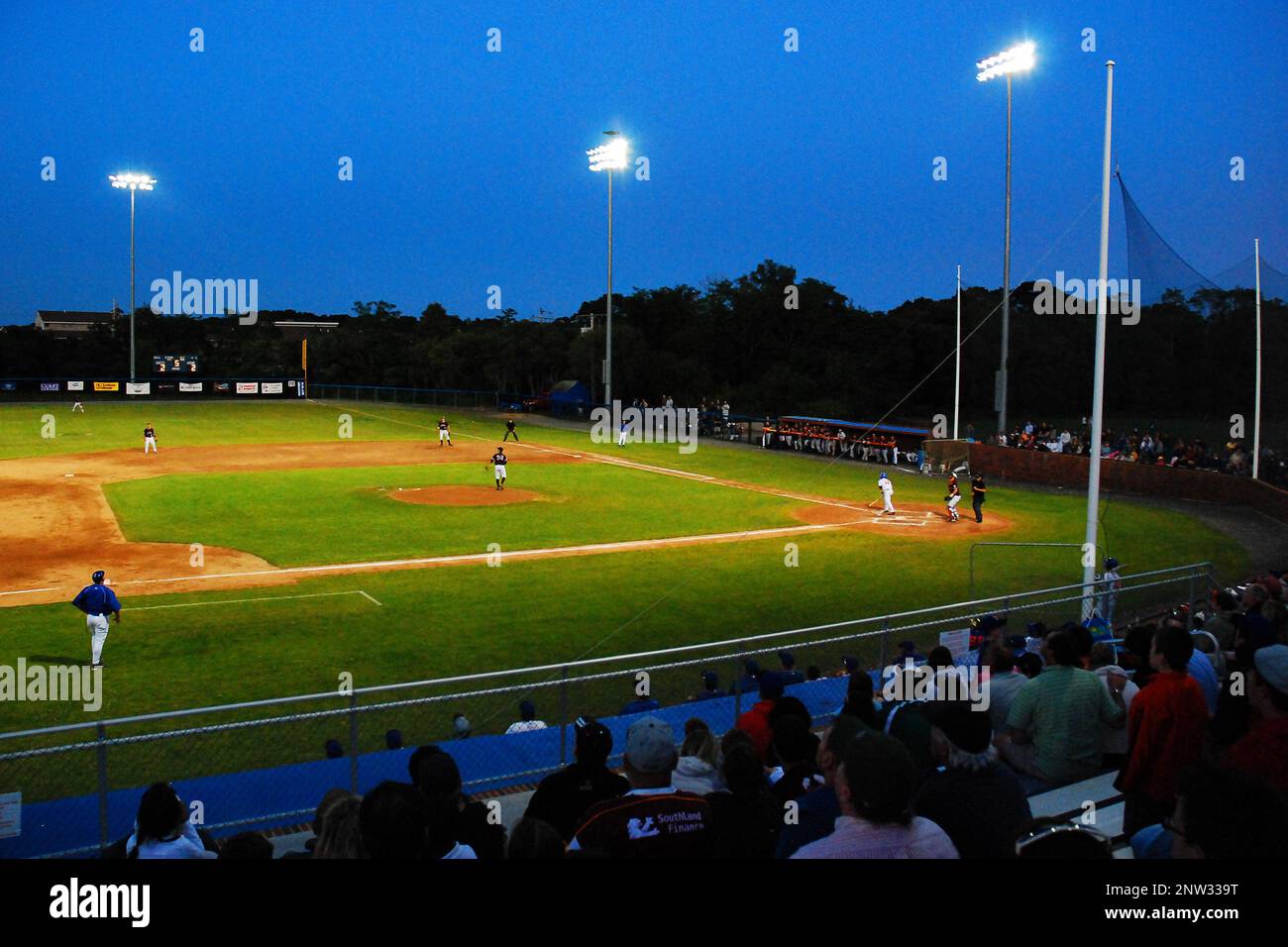 Una serata estiva ad una partita di baseball a Cape Cod Foto Stock