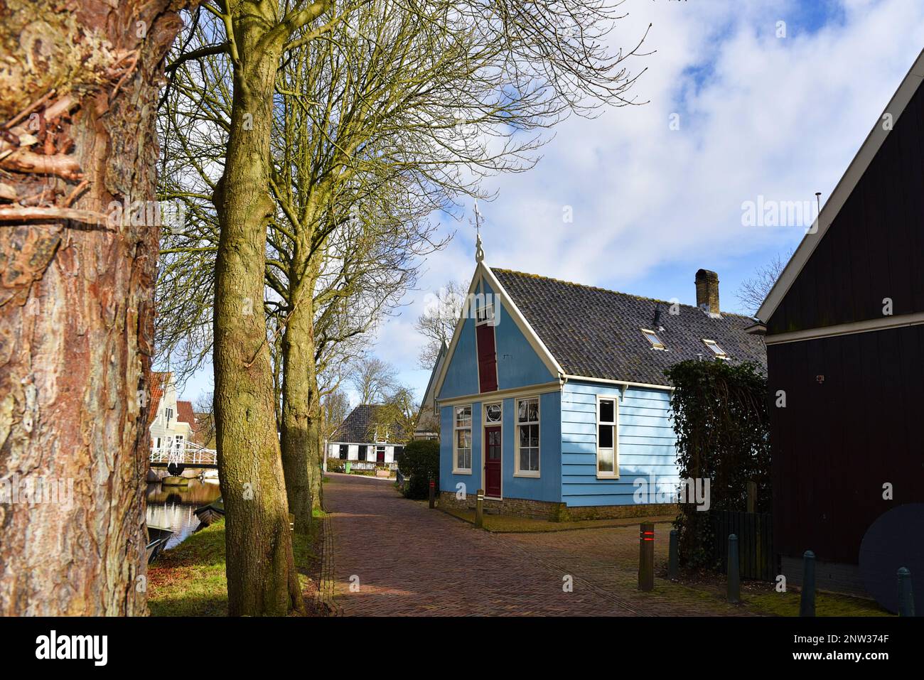 Broek in Waterland, Paesi Bassi. Febbraio 2023. Le autentiche case in legno a Broek in Waterland, Olanda. Foto di alta qualità Foto Stock