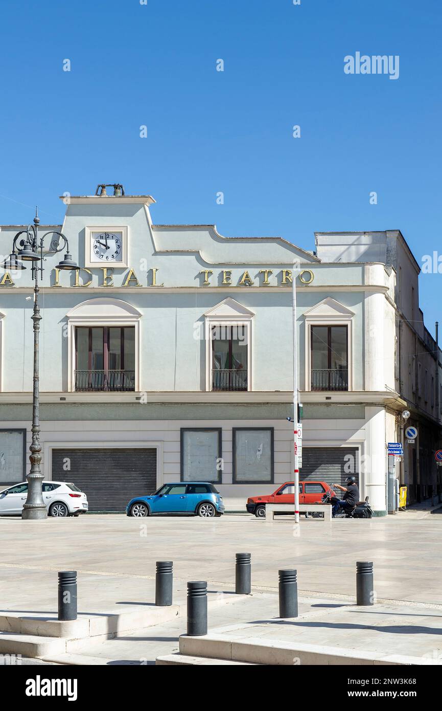 Il Cineteatro ideale, un ex cinema e teatro in Manduria Foto Stock