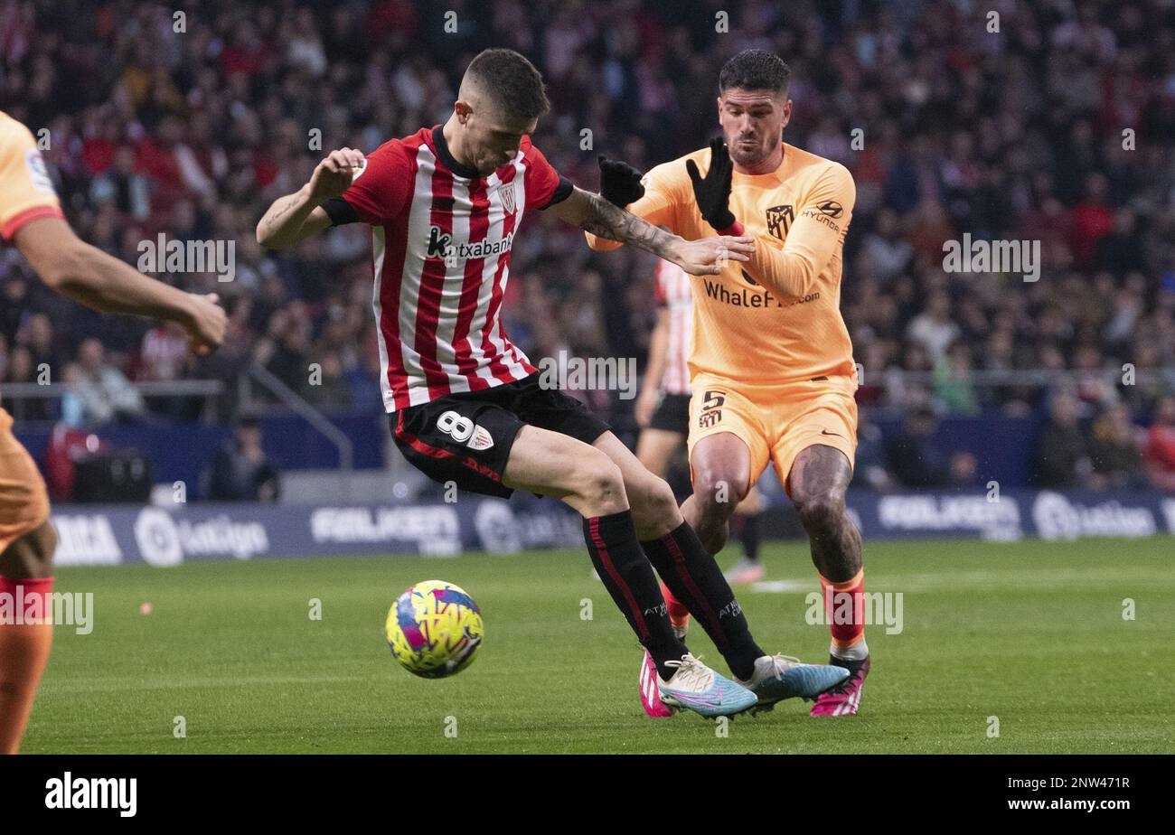 Bilbao, Spagna. 19th Feb, 2023. Oihan Sancet of Athletic Club e Rodrigo De Paul di Atletico durante la partita di calcio la Liga tra Atletico Madrid e Athletic Club Bilbao a Estadio Metropolitano, Madrid, Spagna. Madrid ha vinto il gioco 1-0 con un gol di Antoine Griezmann. (Foto: Stampa sportiva Foto/Stampa sportiva Foto/C - SCADENZA UN'ORA - ATTIVARE FTP SOLO SE LE IMMAGINI HANNO MENO DI UN'ORA - Alamy) Credit: SPP Sport Press Foto. /Alamy Live News Foto Stock