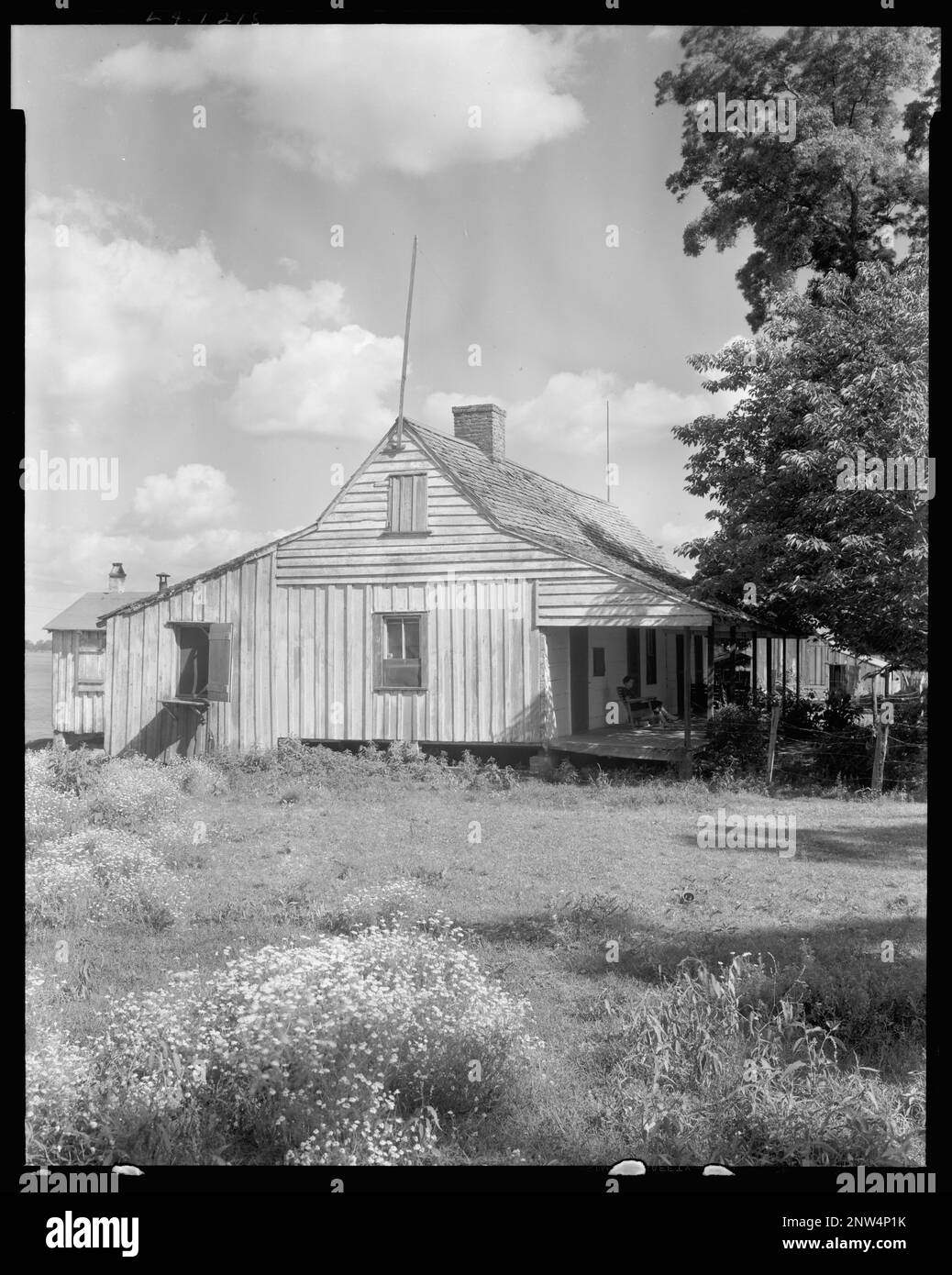 Cottage, vecchia prigione, Mix, False River, Point Coupee Parish, Louisiana. Carnegie Survey of the Architecture of the South. Stati Uniti, Louisiana, Point Coupee Parish, Mix, False River, Cabine, Portici. Foto Stock