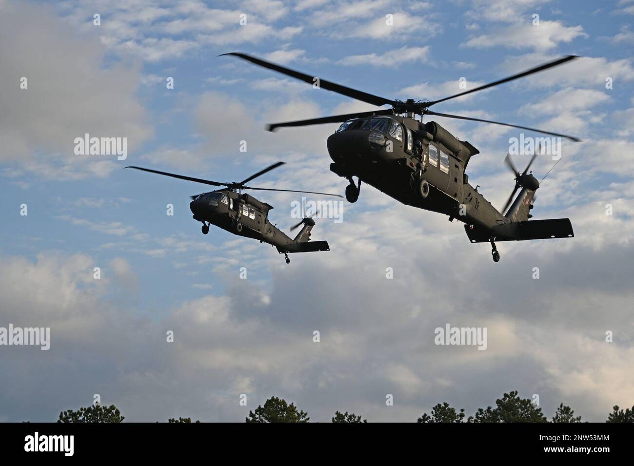 Soldati con la Guardia Nazionale dell'Esercito del New Jersey, 1st battaglione, 114th Fanteria, conducono un addestramento d'assalto aereo sulla base militare McGuire-Dix-Lakehurst, in uscita sulla Range 61. (Immagini fornite dagli Stati Uniti Centro di supporto per la formazione ASA Fort Dix (TSC) / Dan Amburg) Foto Stock