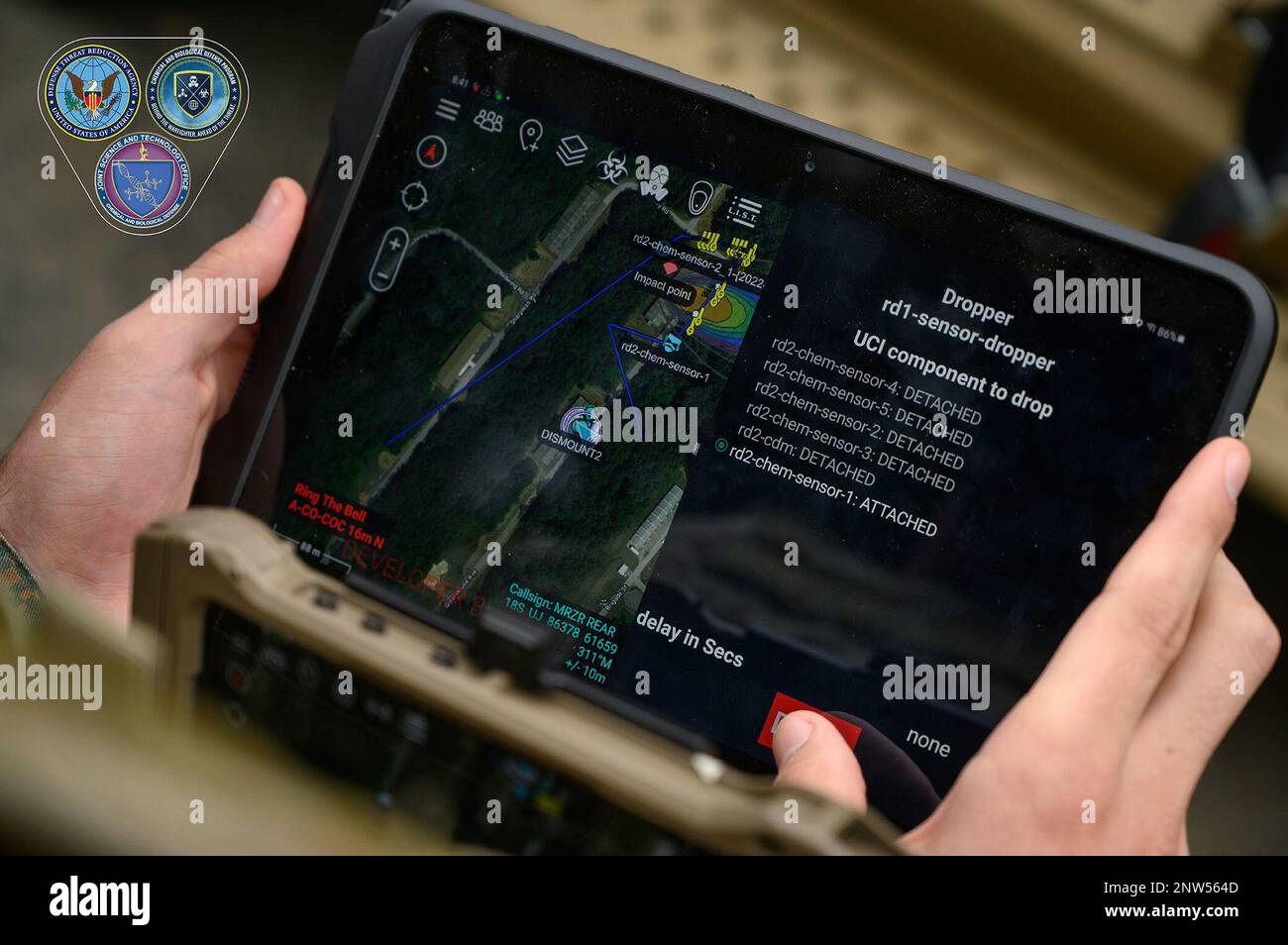 I combattenti partecipanti hanno utilizzato i plugin ATAK (Android Tactical Assault Kit), inclusi lo strumento CB Personal Protection, Hazard Estimation, & Assessment, lo strumento Urban Downwind Hazard Prediction (Integrated Urban), E il Plugin di controllo di volo di un veicolo aereo senza equipaggio nella fase di esecuzione della missione per eseguire la linea d'azione selezionata e la missione CBR. (Foto DTRA) Foto Stock