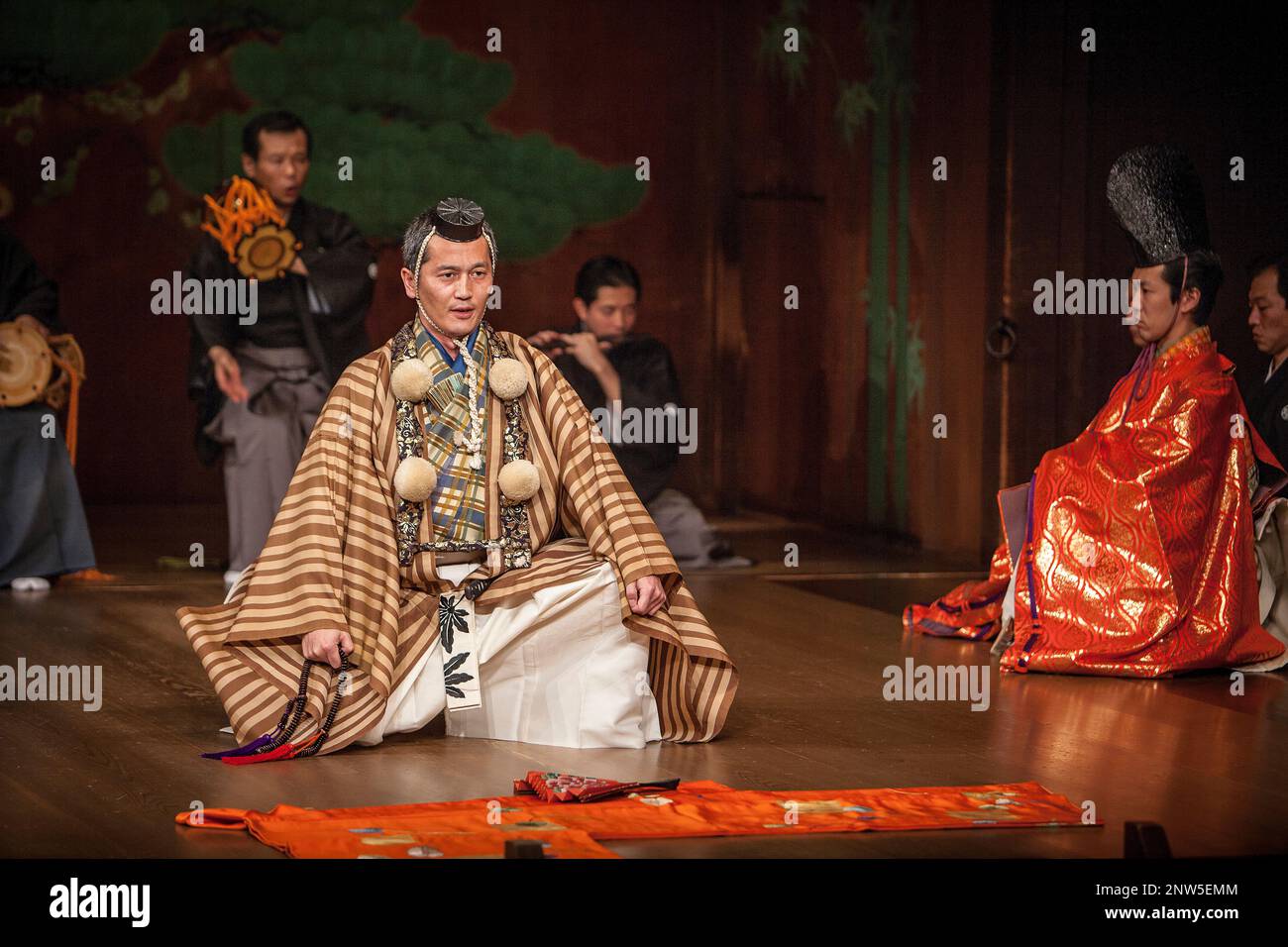 Prestazioni di noh, in Nazionale Noh Theatre,4-18-1, Sendagaya, Shibuya-ku, Tokyo Foto Stock