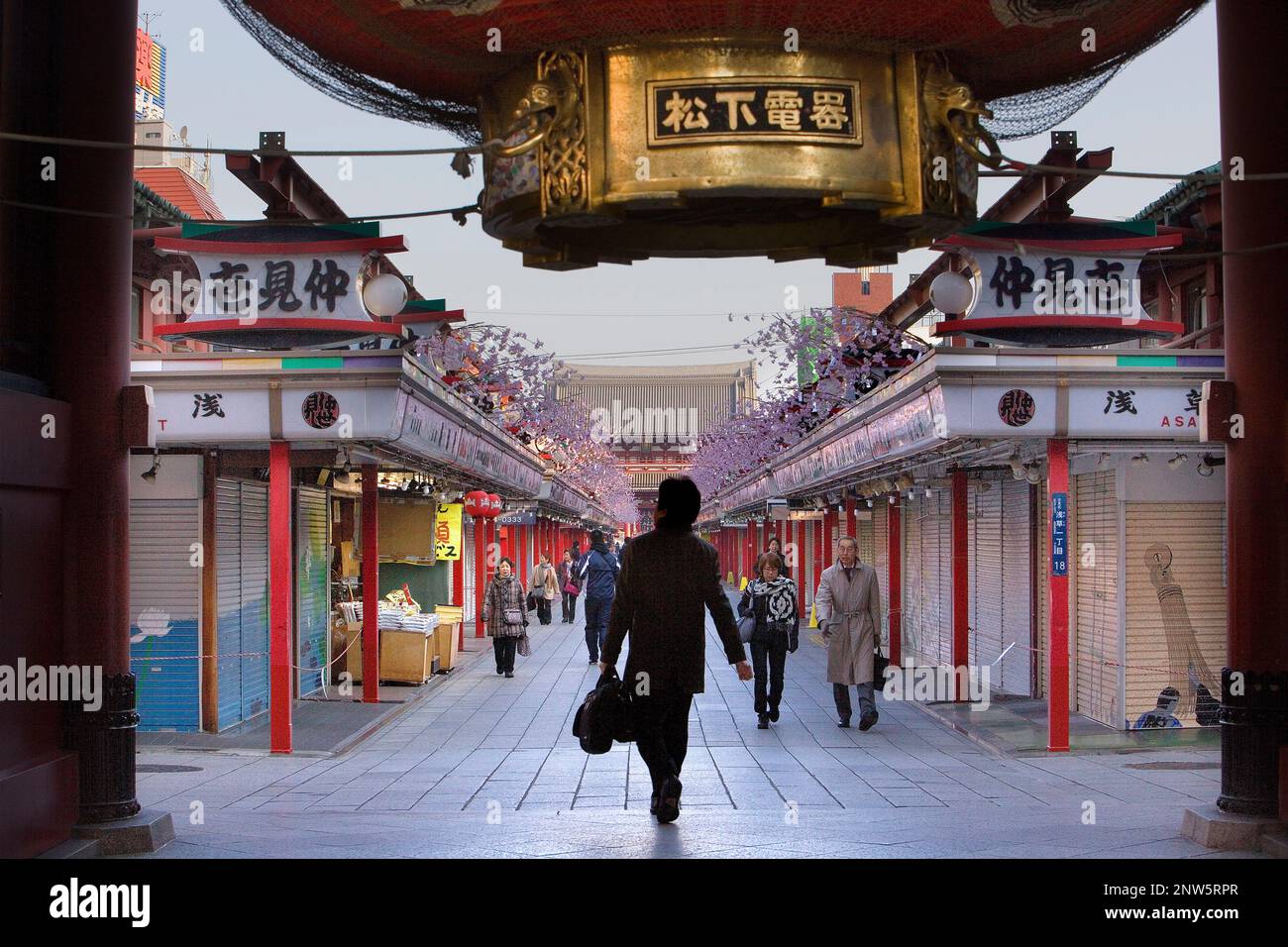 Il Tempio di Senso-ji,Nakamise Dori Street, il quartiere di Asakusa, Tokyo, il Tokyo, Giappone, Asia Foto Stock
