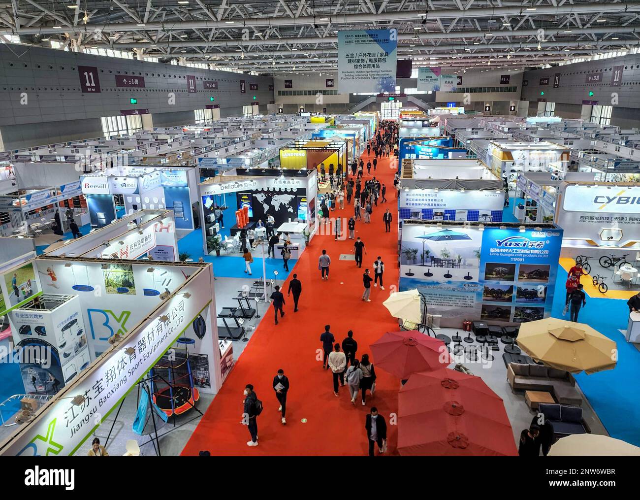 1.600 società di e-commerce transfrontaliere espongono i prodotti e cercano partner commerciali e ordini alla Fiera di e-commerce transfrontaliera di tre giorni in Cina (Shenzhen). 23FEB23 SCMP/Iris Ouyang Foto Stock