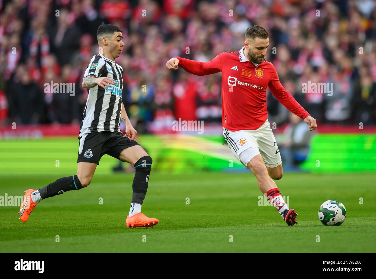 26 Feb 2023 - Manchester United contro Newcastle United - Carabao Cup - Final - Wembley Stadium Luke Shaw del Manchester United durante la finale della Carabao Cup. Foto : Mark Pain / Alamy Live News Foto Stock