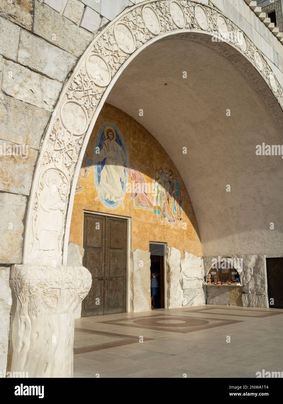 Portale della Cattedrale della Resurrezione di Cristo, Podgorica Foto Stock