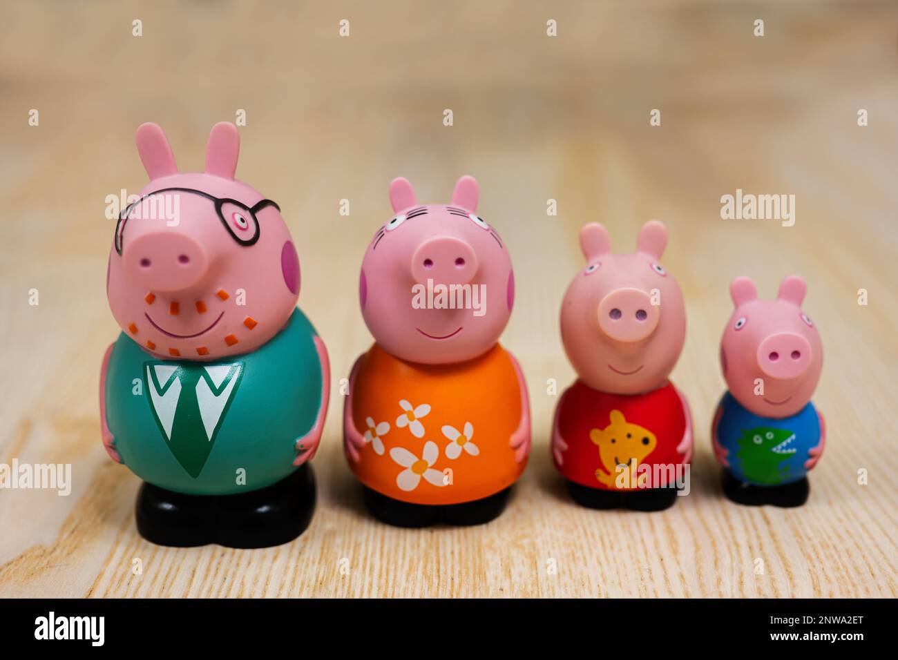 Famiglia Peppa Pig. Daddy maiale, Mummy maiale, Peppa e George. Foto Stock