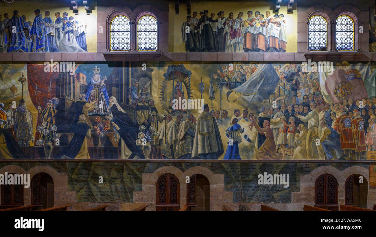 L'imponente murale "Trionfo della battaglia di Lepanto" sulle pareti dell'Iglesia de Santo Domingo de Guzman a San Cristobal de la Laguna, Tenerife Foto Stock