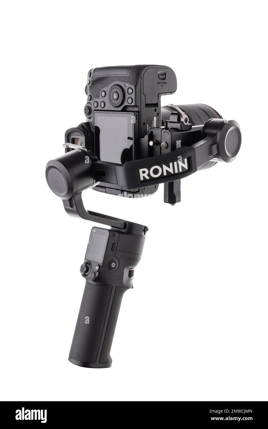 Varna, Bulgaria - 17 febbraio, 2023: DJI Ronin 3 mini è tre assi motorizzato stabilizzatore gimbal per DSLR o Mirrorless fotocamere prodotte da DJI com Foto Stock