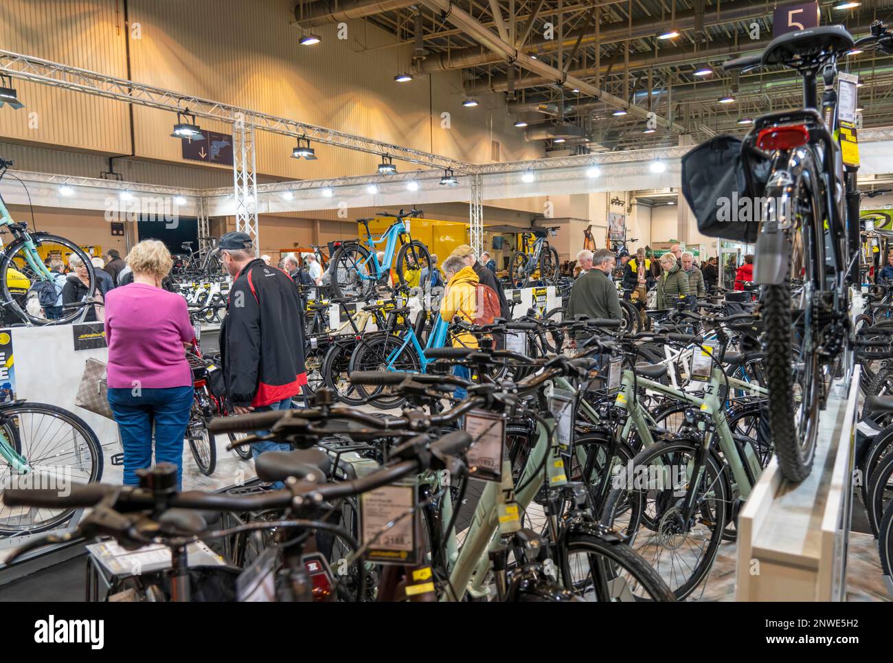 Fahrrad Essen, fiera pubblica nelle sale di Messe Essen, rivenditori e produttori mostrano tutto su biciclette, e-bike, accessori, NRW, Germania, Foto Stock