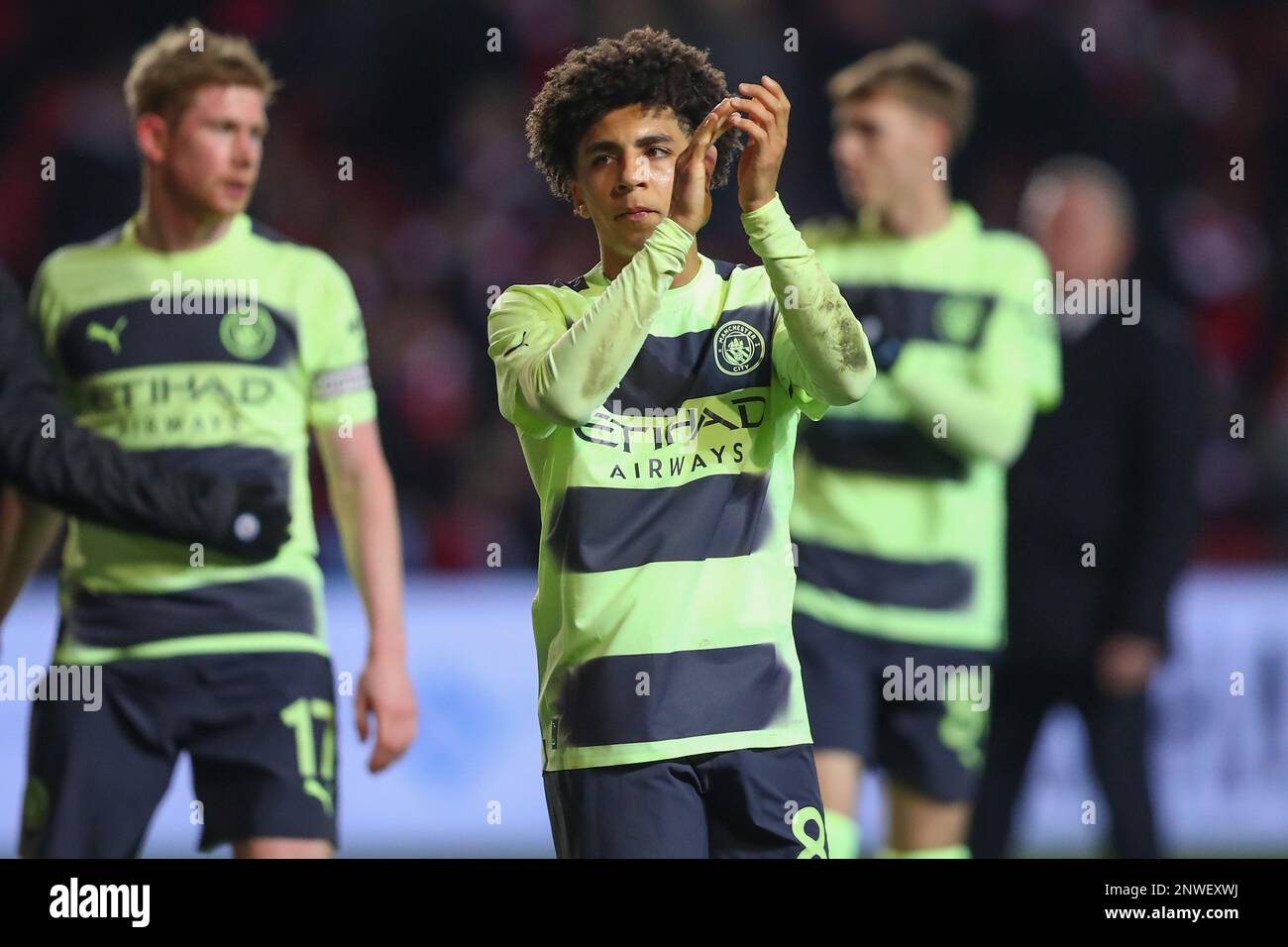 Bristol, Regno Unito. 28th Feb, 2023. Rico Lewis #82 di Manchester City applaude i tifosi in viaggio dopo la partita della Emirates fa Cup Fifth Round Bristol City vs Manchester City ad Ashton Gate, Bristol, Regno Unito, 28th febbraio 2023 (Photo by Gareth Evans/News Images) a Bristol, Regno Unito, il 2/28/2023. (Foto di Gareth Evans/News Images/Sipa USA) Credit: Sipa USA/Alamy Live News Foto Stock