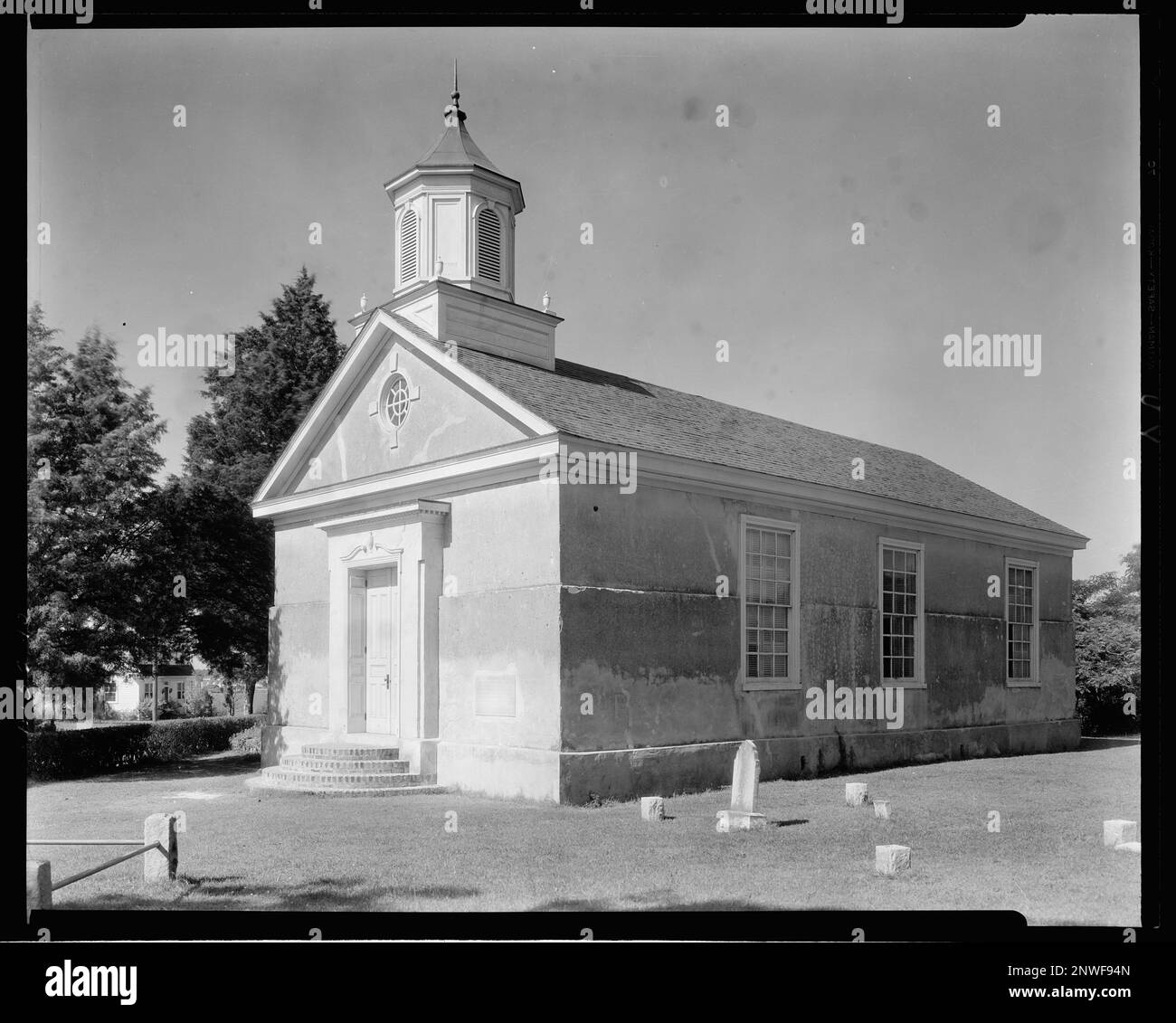 Grace Church, York-Hampton Parish, Yorktown, York County, Virginia. Carnegie Survey of the Architecture of the South. Stati Uniti Virginia York County Yorktown, campanili, frontoni, porte e porte, tombe e monumenti sepolcrali, chiese. Foto Stock