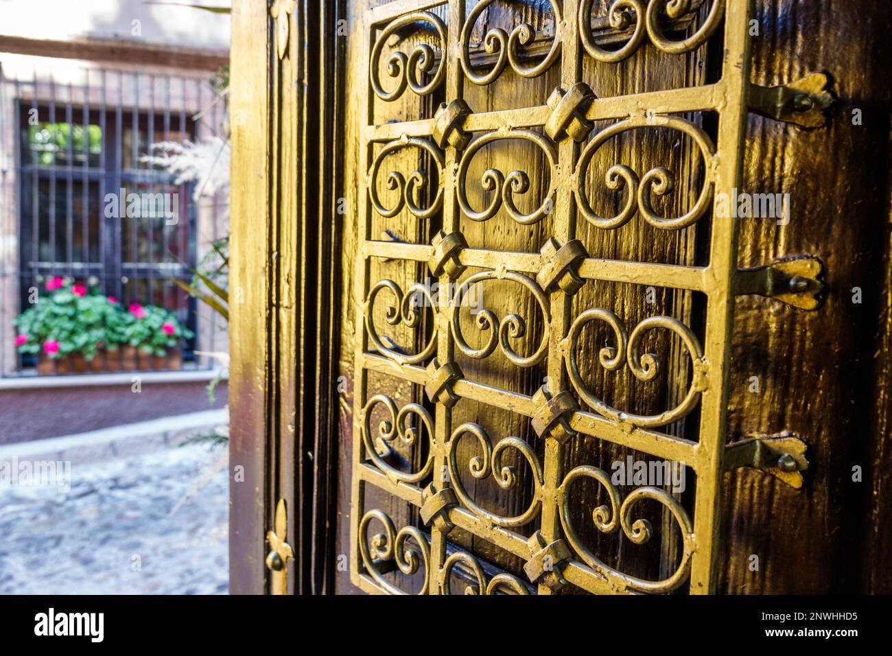 San Miguel de Allende Guanajuato Messico, Historico centro storico centrale, Casa Schuck Bed and Breakfast porta ornamentale, hotel alloggio in Foto Stock