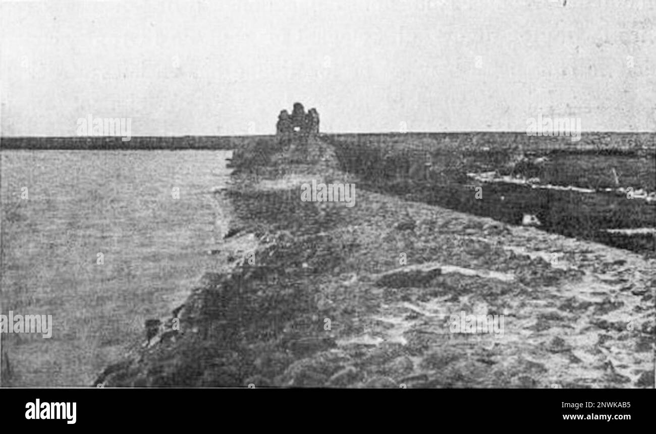 Lago Homs Dam, con la sua torre romana, 1921 Foto Stock