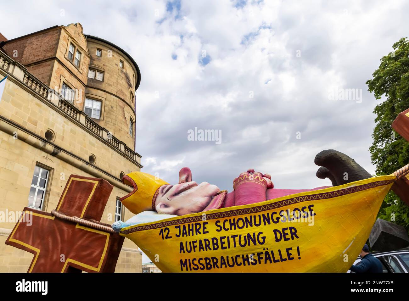 Critica alla Chiesa cattolica, viene criticata la lenta chiarificazione degli abusi contro i bambini, Giornata cattolica tedesca di Stoccarda Foto Stock