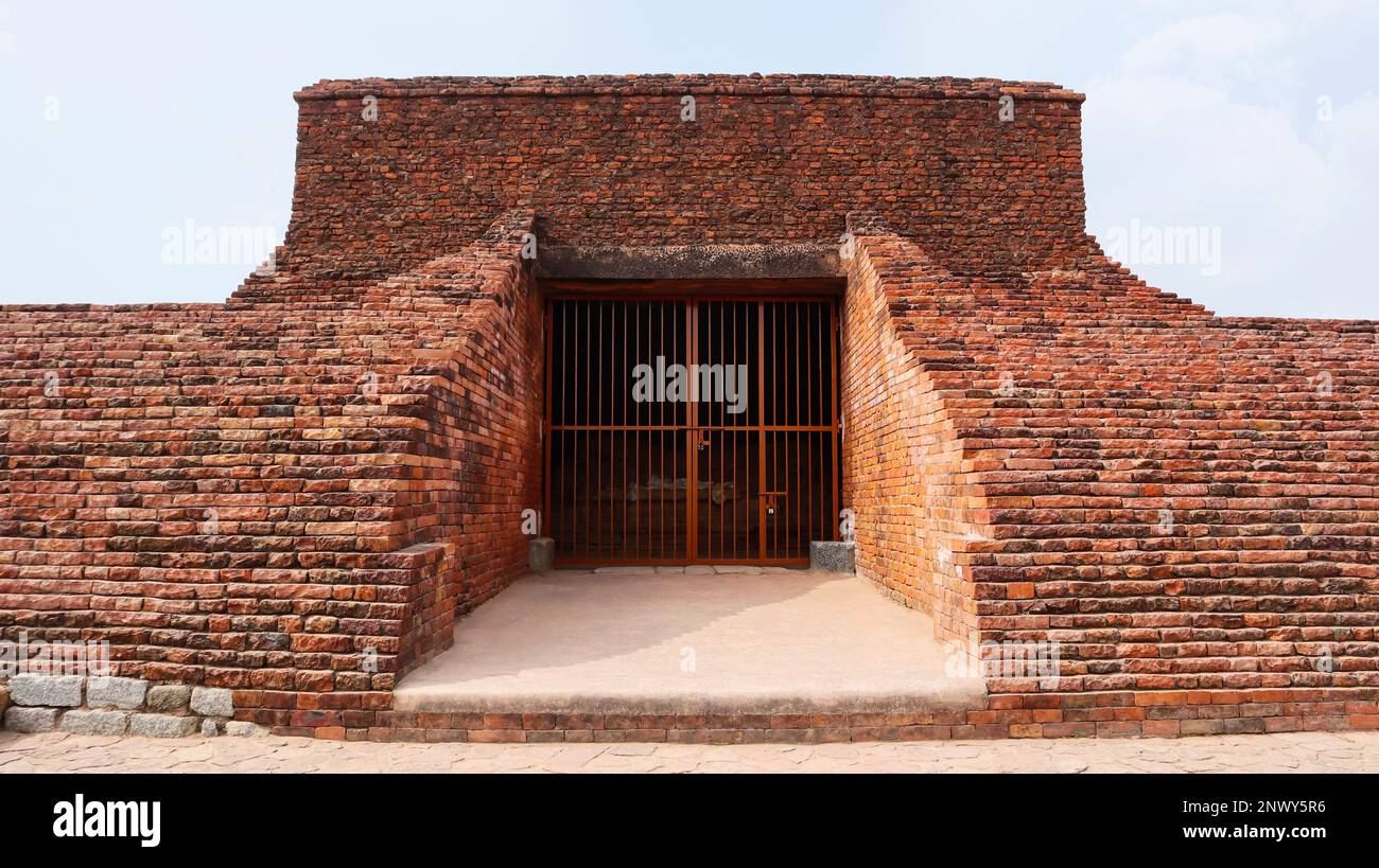 Vista posteriore di Chityas nel complesso dell'università di Nalanda, Rajgir, Nalanda, Bihar, India Foto Stock