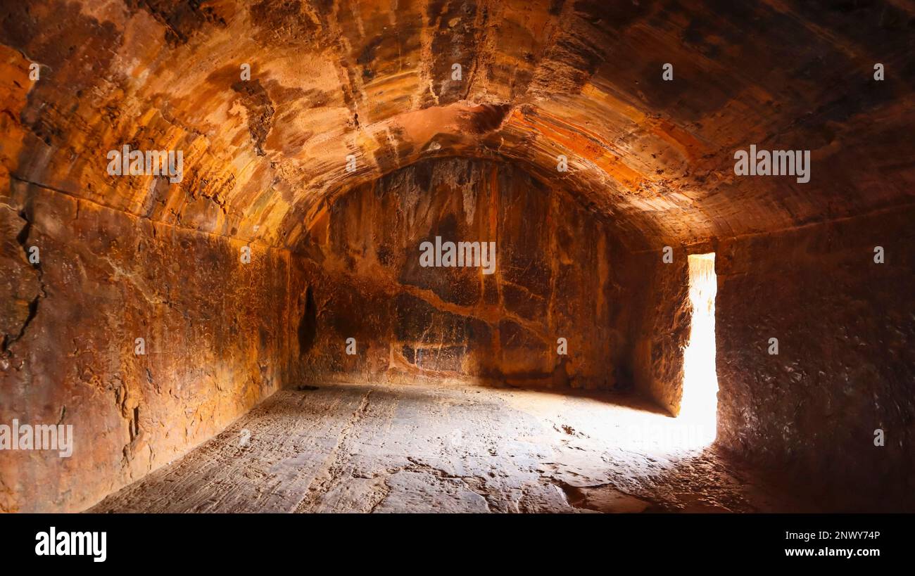 Vista interna delle Grotte di Sone Handar, Rajgir, Nalanda, Bihar, India Foto Stock