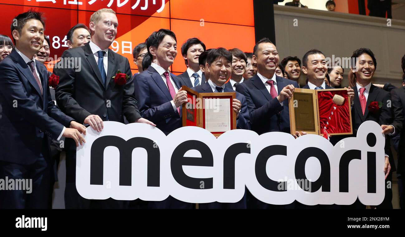 Mercari, Inc. Chairman and CEO Shintaro Yamada (3rd from L) and others attend a ceremony of listing in Mothers at the Tokyo Stock Exchange on July 19, 2018. Mercari, Inc. is an e-commerce company founded in 2013 and currently operating in Japan, the United States, and the United Kingdom. Their main produce is "Mercari" marketplace app, popular free market application program among young ladies being used by smartphone. The initial share price was 5000 yen (about 45 U.S. dollars), 66% above the open price (3000 yen, about 27 U.S. dollars). When converted at the initial price, the market capital Foto Stock