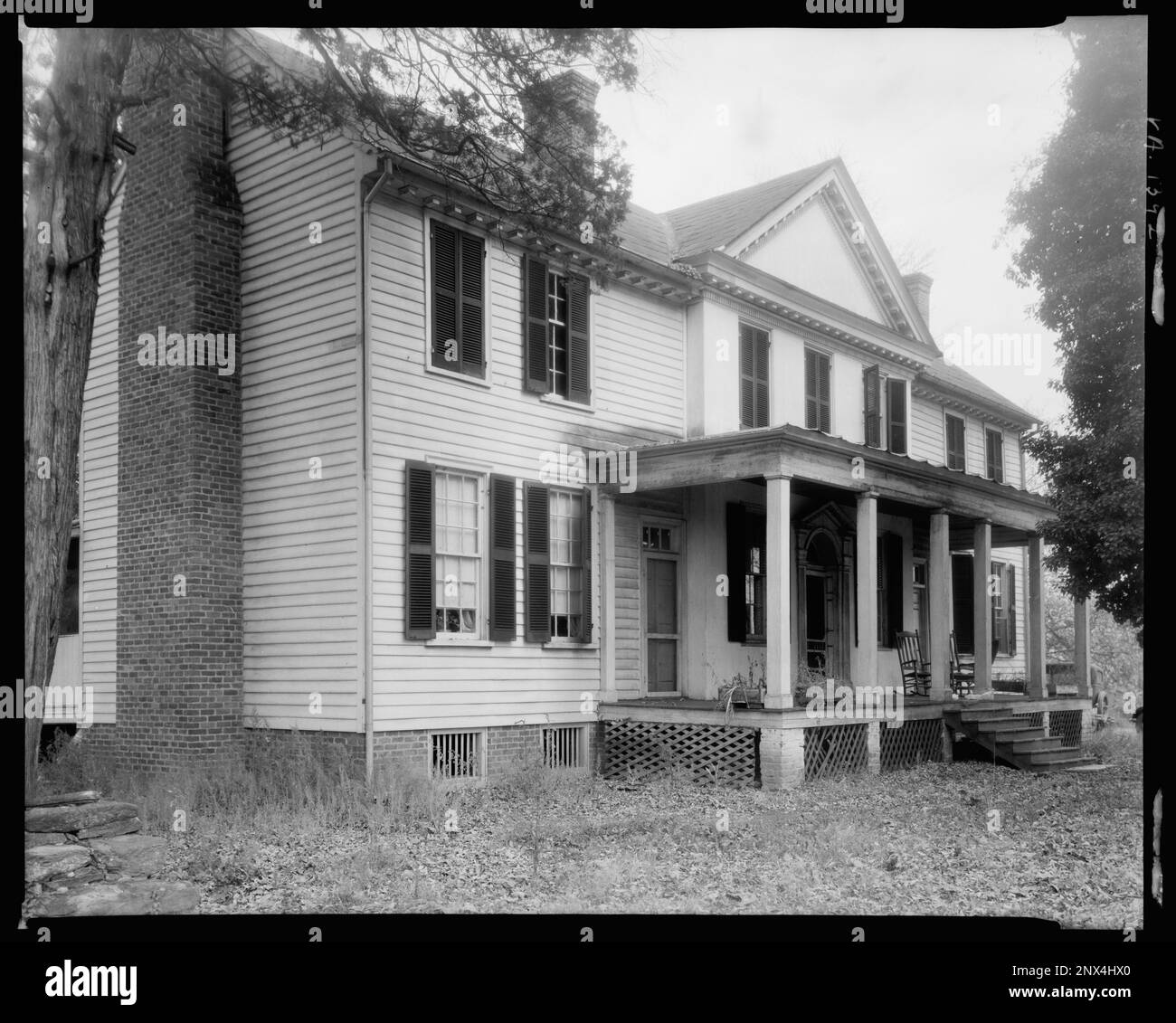 Welbourne, Lynchburg vic., Bedford County, Virginia. Carnegie Survey of the Architecture of the South. Stati Uniti Virginia Bedford County Lynchburg vic, Porches, Houses, Clapboard siding. Foto Stock
