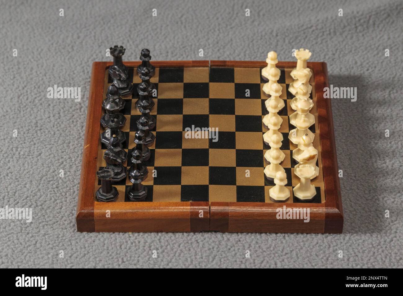 scacchi portatili e tascabili pronti per un gioco Foto Stock