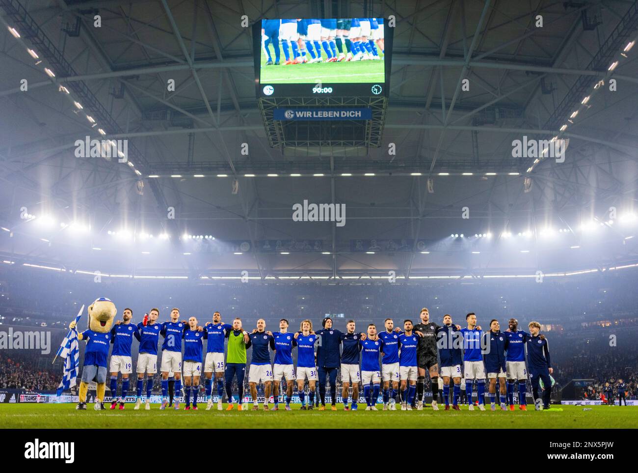 Gelsenkirchen, Germania. 25th Feb, 2023. Schalker Schlussjubel Schalke 04 - VfB Stuttgart Bundesliga 25.02.2023 Copyright (nur für journalistische ZW Foto Stock