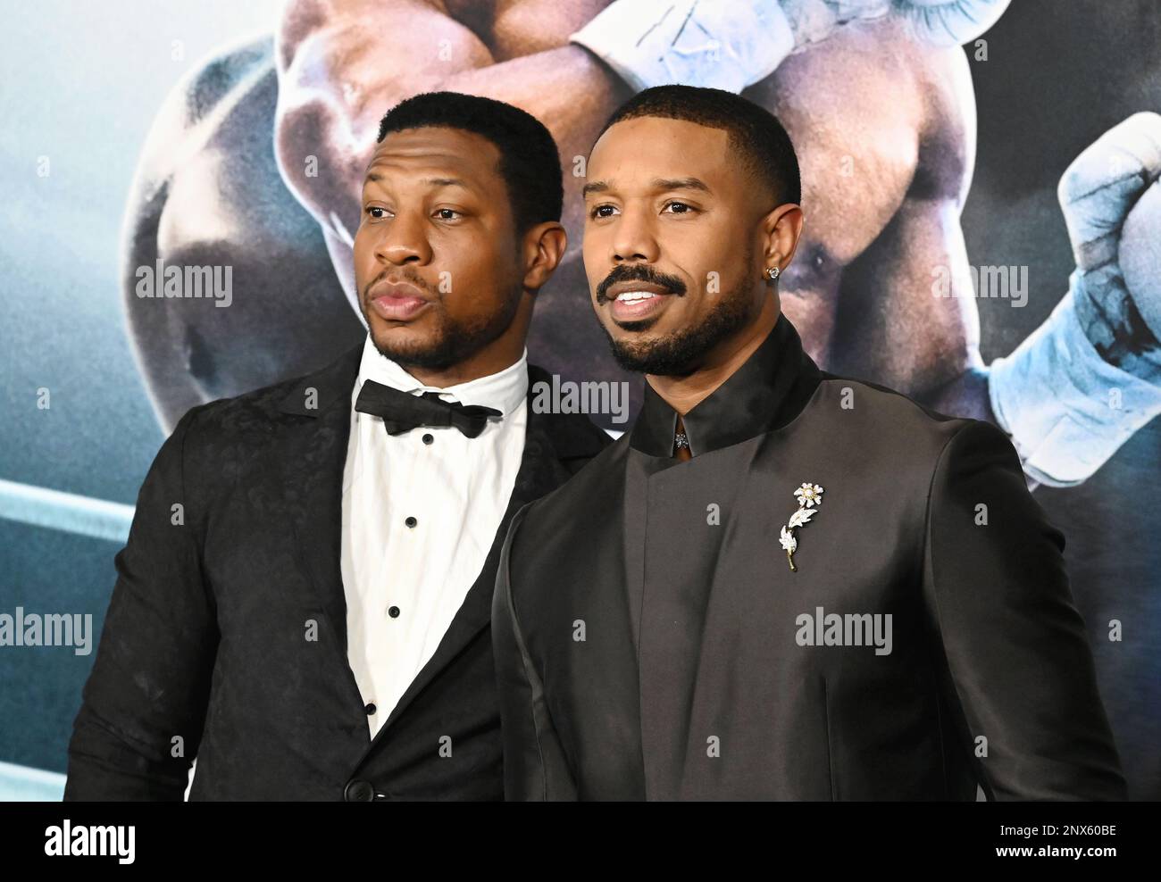 Hollywood, California, Stati Uniti. 27th Feb, 2023. (L-R) Jonathan Majors e Michael B. Jordan partecipano alla Los Angeles Premiere di 'CREED III' al TCL Chinese Theatre il 27 febbraio 2023 a Hollywood, California. Credit: Jeffrey Mayer/JTM Photos/Media Punch/Alamy Live News Foto Stock