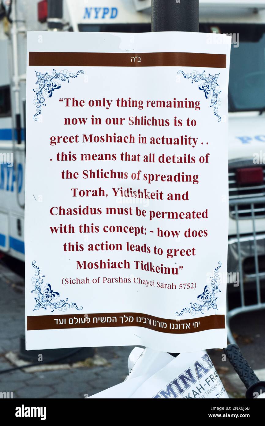 Un segno a Brooklyn che estolse gli ebrei a comportarsi rettamente per accelerare l'arrivo, di Moshiach, il Messia. Foto Stock