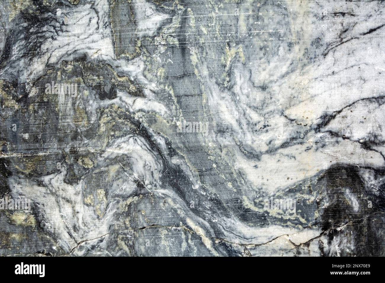 La tessitura della pietra di un bel disegno sugli sviluppi della vecchia cava di marmo Foto Stock