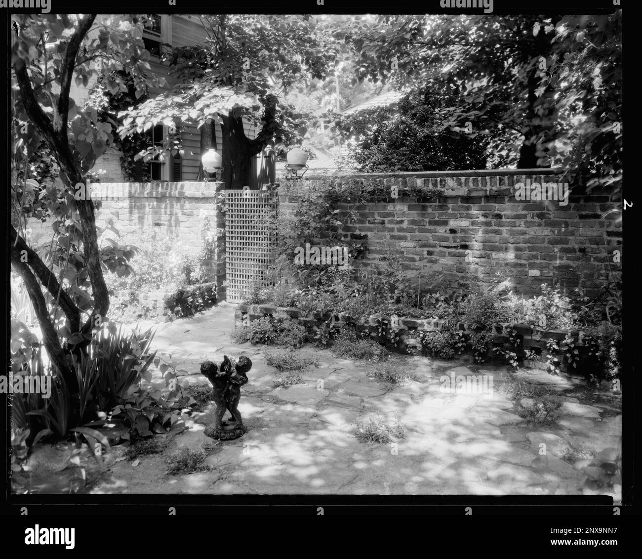 The Quarters, Miss Doggett's House, Fredericksburg, Virginia. Carnegie Survey of the Architecture of the South. Stati Uniti Virginia Fredericksburg, Garden Walls, scultura, Giardini, Patios, Case. Foto Stock