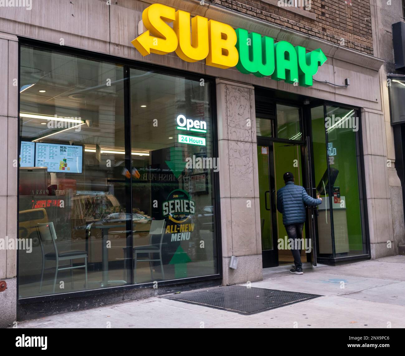 Una franchigia della catena di sandwich Subway nel quartiere Midtown Manhattan a New York domenica 26 febbraio 2023. (© Richard B. Levine) Foto Stock