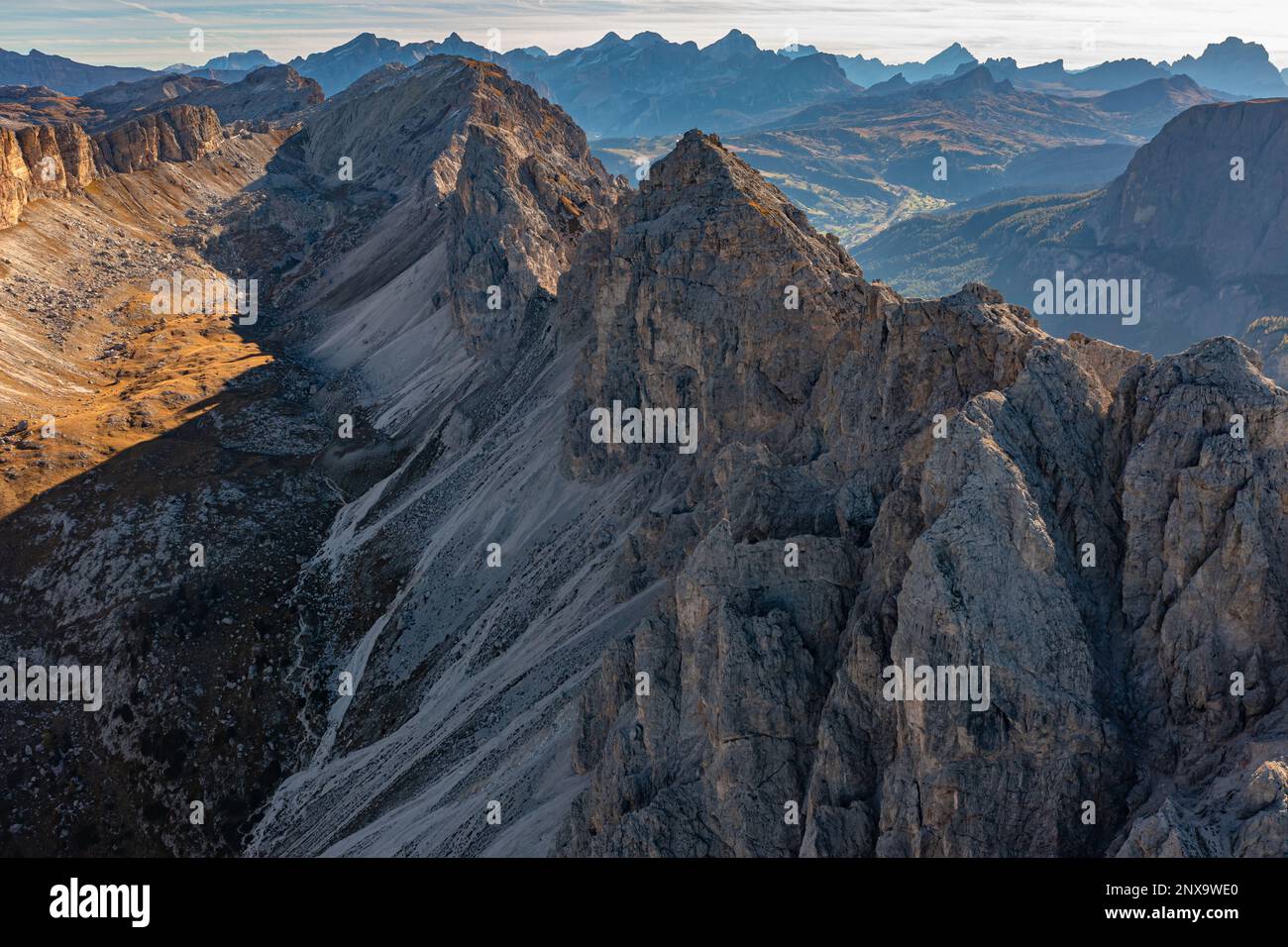 Salendo dalla zona escursionistica di Kleine Circuitze. Selva di Val Gardena BZ, Italia Foto Stock