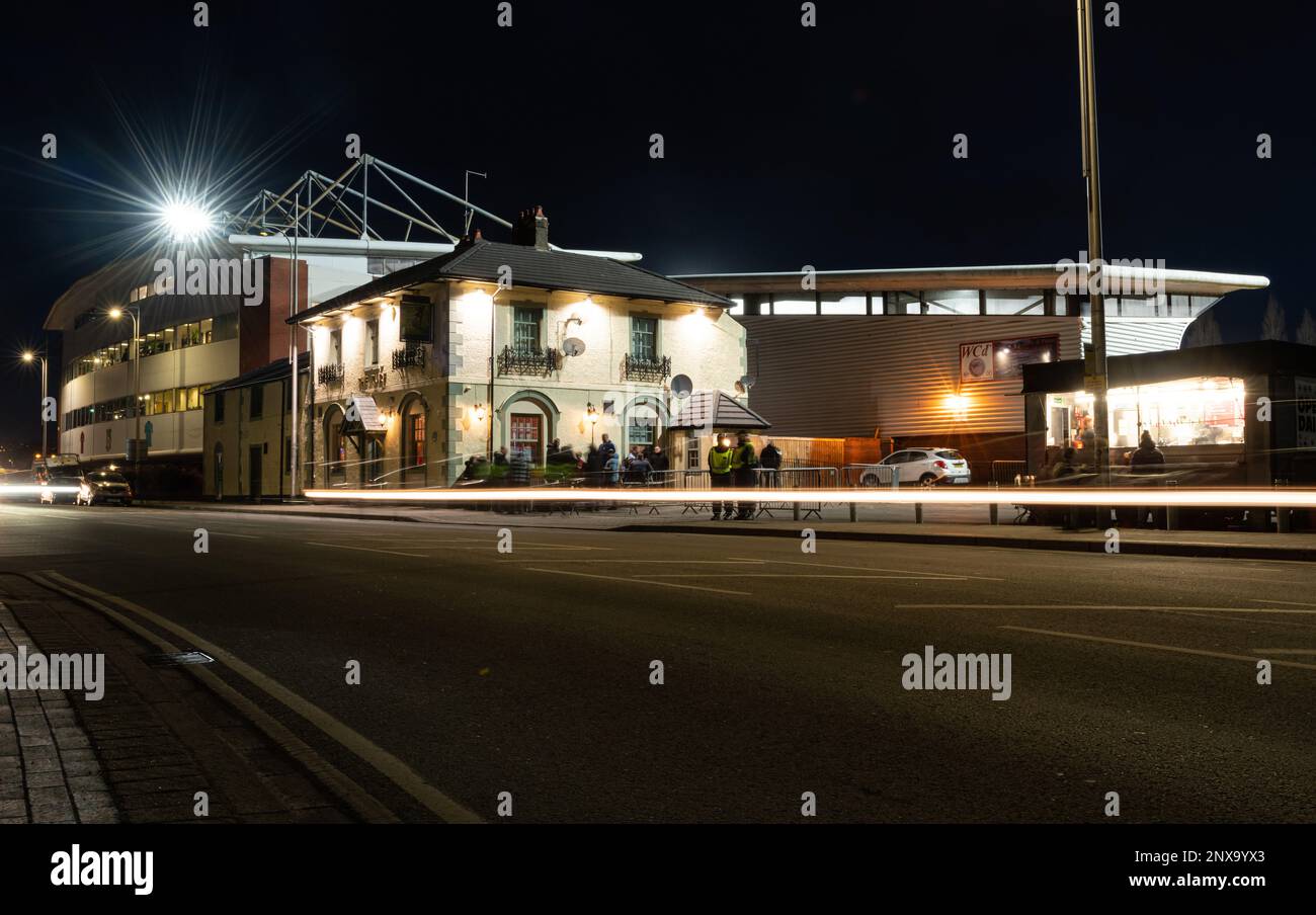 Wrexham, Wrexham County Borough, Galles. 28th febbraio 2023. Il pub Turf e l'ippodromo bruno prima del calcio d'inizio, durante il Wrexham Association Football Club V Chesterfield Football Club presso l'ippodromo, nella Vanarama National League. (Credit Image: ©Cody Froggatt/Alamy Live News) Foto Stock