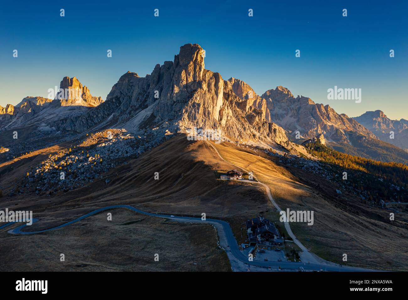 Il Passo di Giau è un alto passo di montagna a 2,238m (7.342ft) sul livello del mare, situato in provincia di Belluno, nella regione Veneto Foto Stock