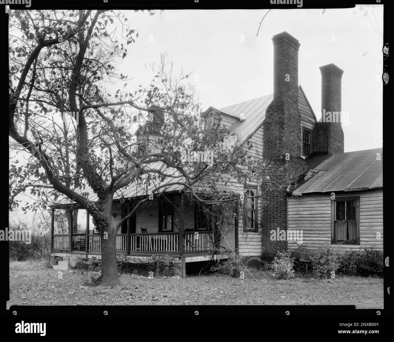 Waddell, Contea di Albemarle, Virginia. Carnegie Survey of the Architecture of the South. Stati Uniti Virginia Contea di Albemarle, Porches, Chimneys, Houses. Foto Stock