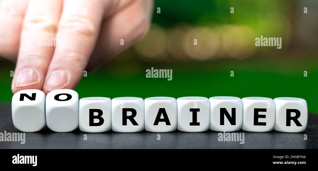 I cubi formano l'espressione 'nessun brainer'. Foto Stock